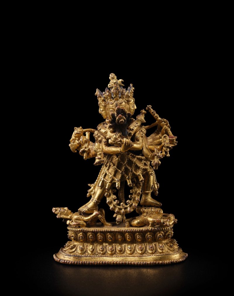 尼泊爾 十六世紀 銅鎏金勝樂金剛與金剛亥母像 | A GILT COPPER ALLOY FIGURE OF CHAKRASAMVARA AND VAJRAVARAHI - 图3