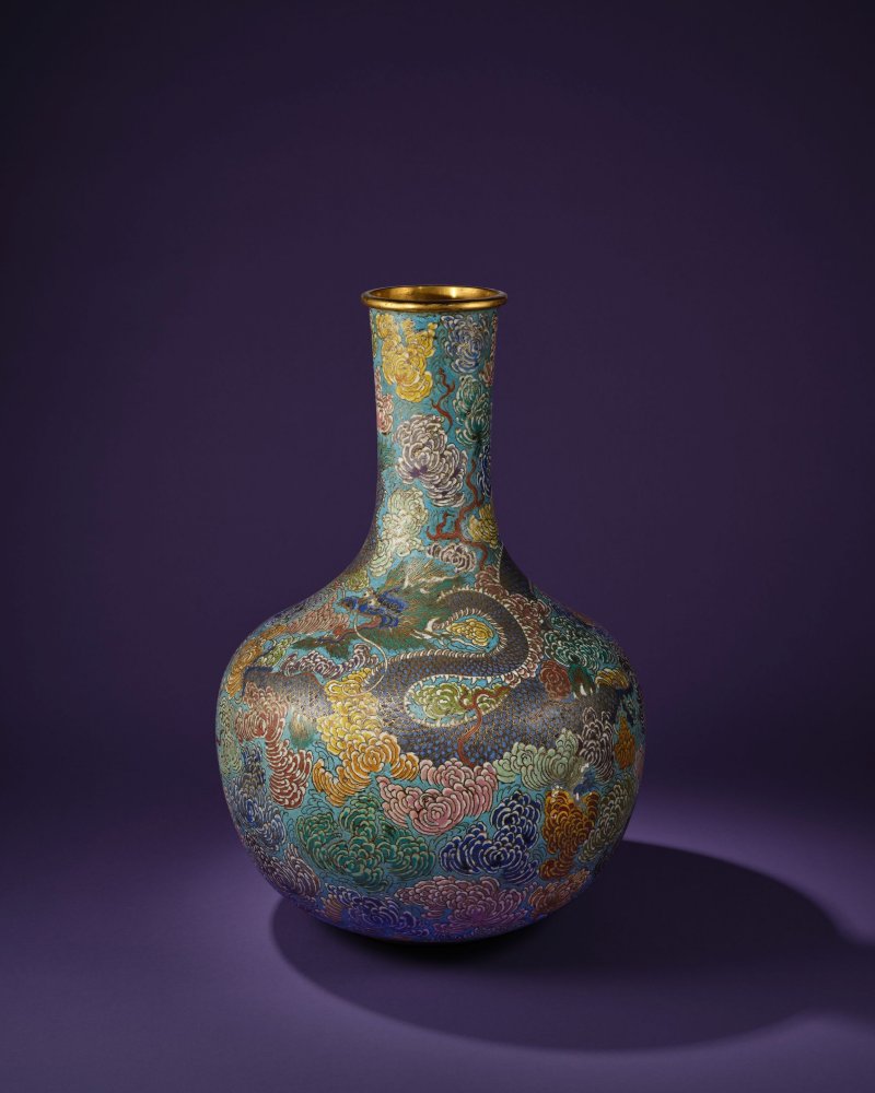 清雍正／乾隆　掐絲琺瑯逐珠雲龍紋天球瓶 | AN EXTREMELY RARE AND LARGE CLOISONNÉ ENAMEL 'DRAGON AND CLOUD' TIANQIUPING - 图13