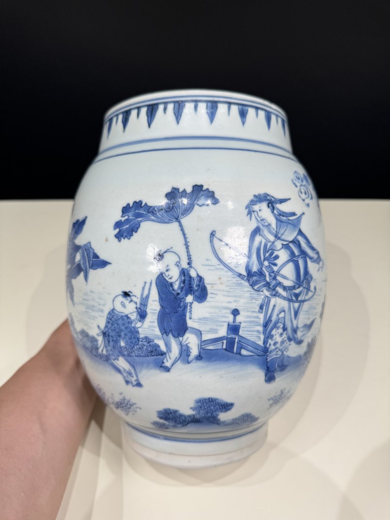 明崇祯 青花张仙送子图莲子罐 - 图5