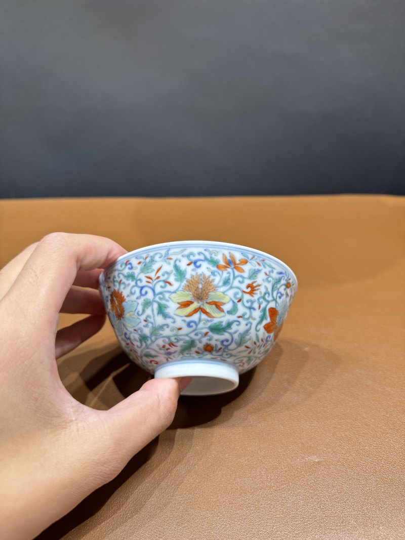 清雍正 斗彩缠枝花卉纹碗 - 图8