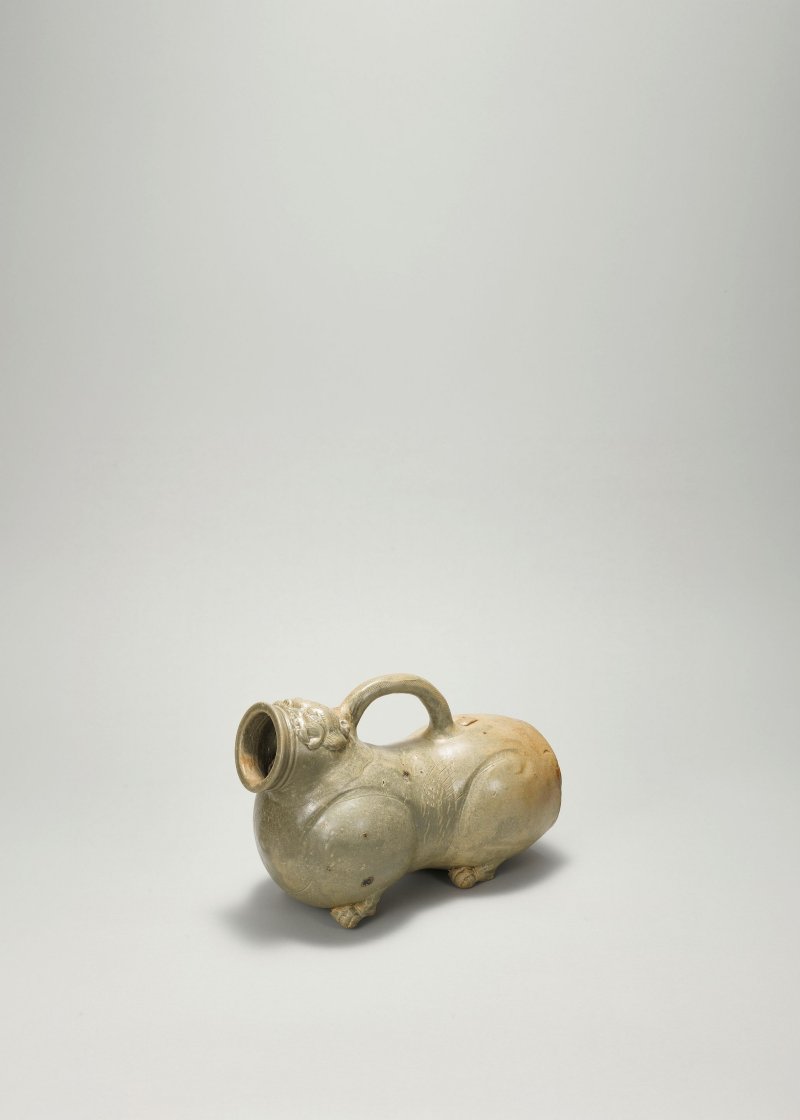 西晉　越窯青釉虎子 | A YUE CELADON-GLAZED VESSEL, HUZI - 图5