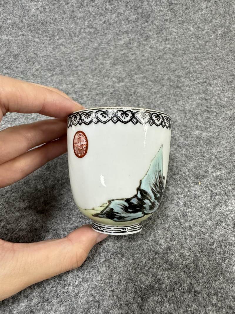    民国 薄胎粉彩竹林七贤杯 - 图5