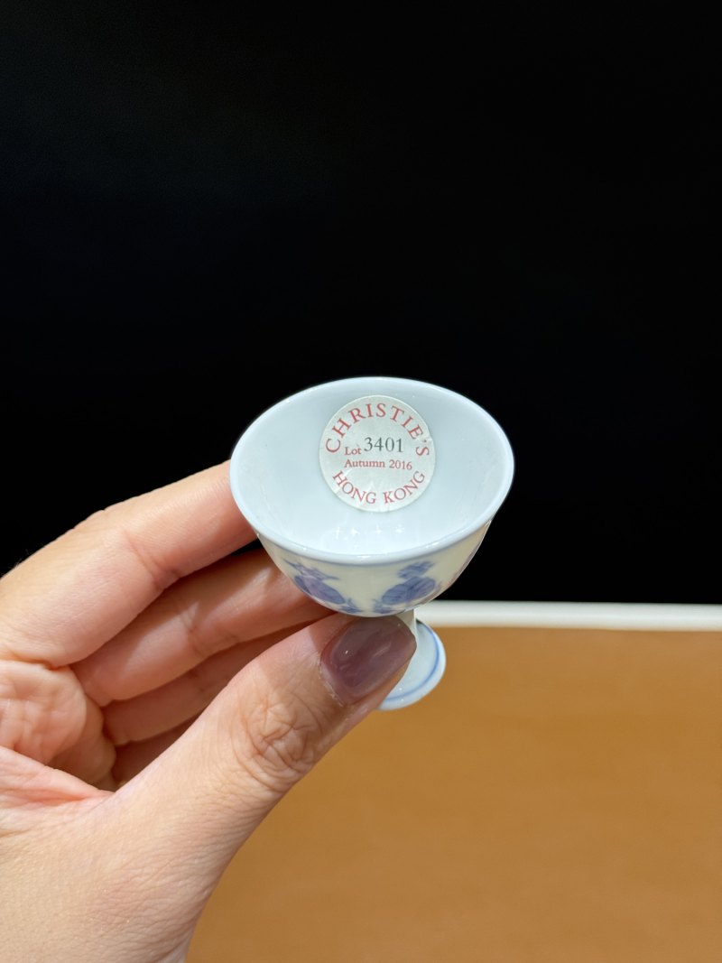 清雍正 仿成化青花莲托八吉祥小高足杯 - 图9