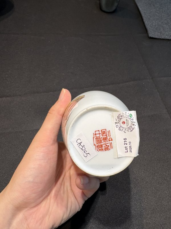 1960-70年代粉彩秋收圖薄胎瓶 - 图7