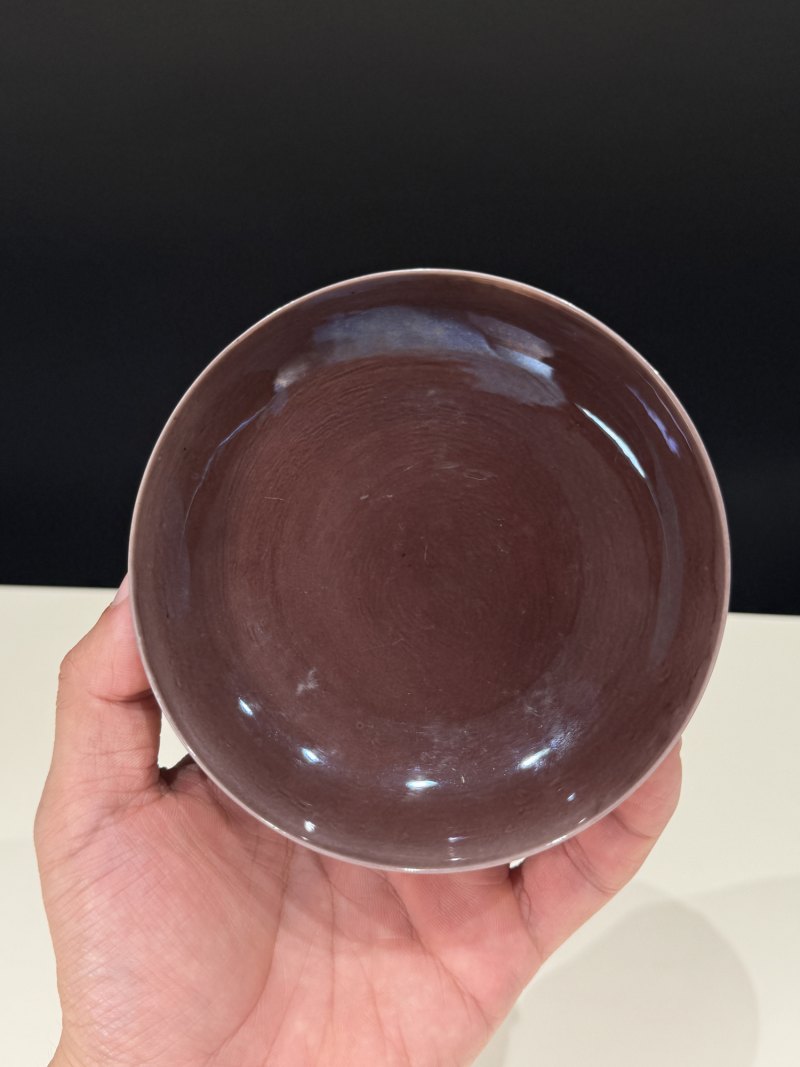 清雍正 茄皮紫釉暗刻八吉祥纹小盘一对 - 图2