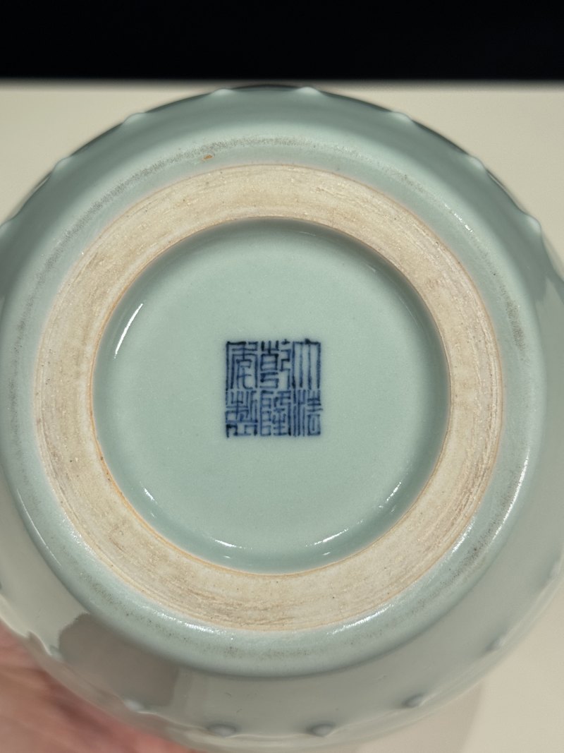 清乾隆 粉青釉铺首鼓钉罐 - 图11