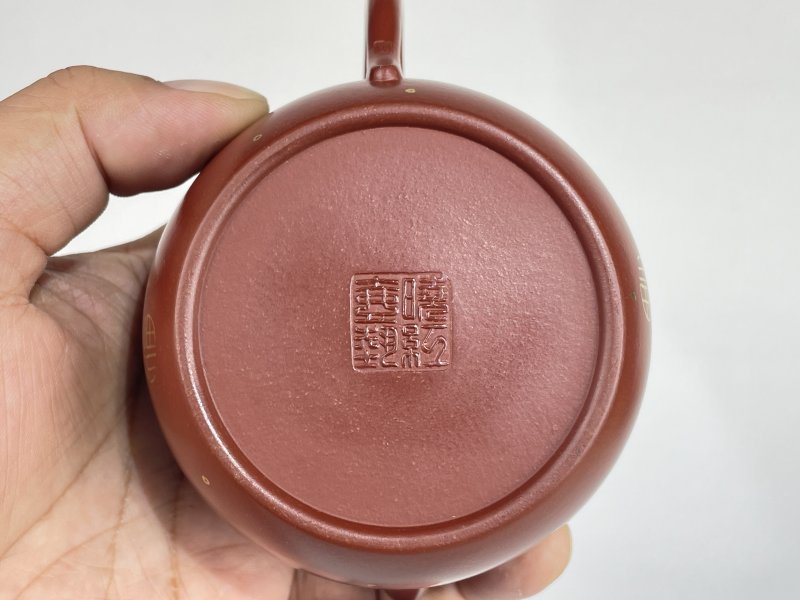 名家款紫砂壶一把 - 图4