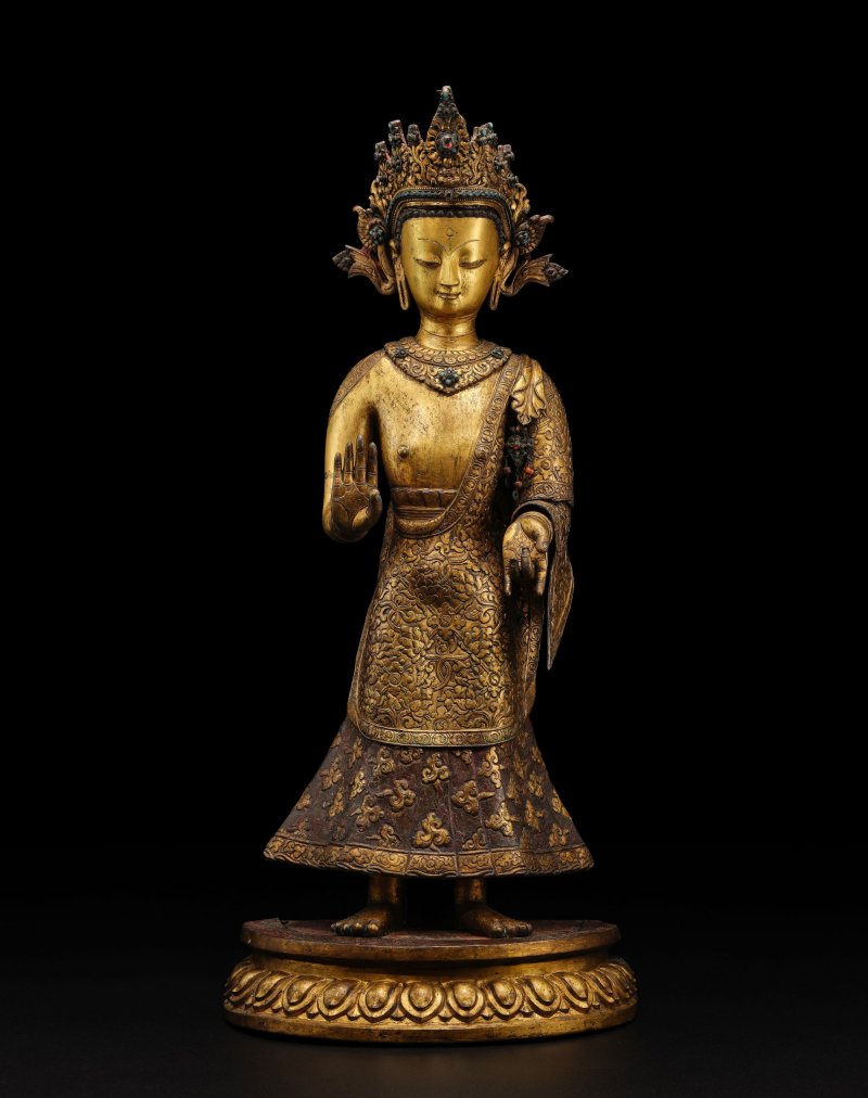 尼泊爾 十八世紀 銅鎏金及錘揲燃燈佛像 | A CAST AND REPOUSSE GILT COPPER ALLOY FIGURE OF DIPANKARA BUDDHA - 图3
