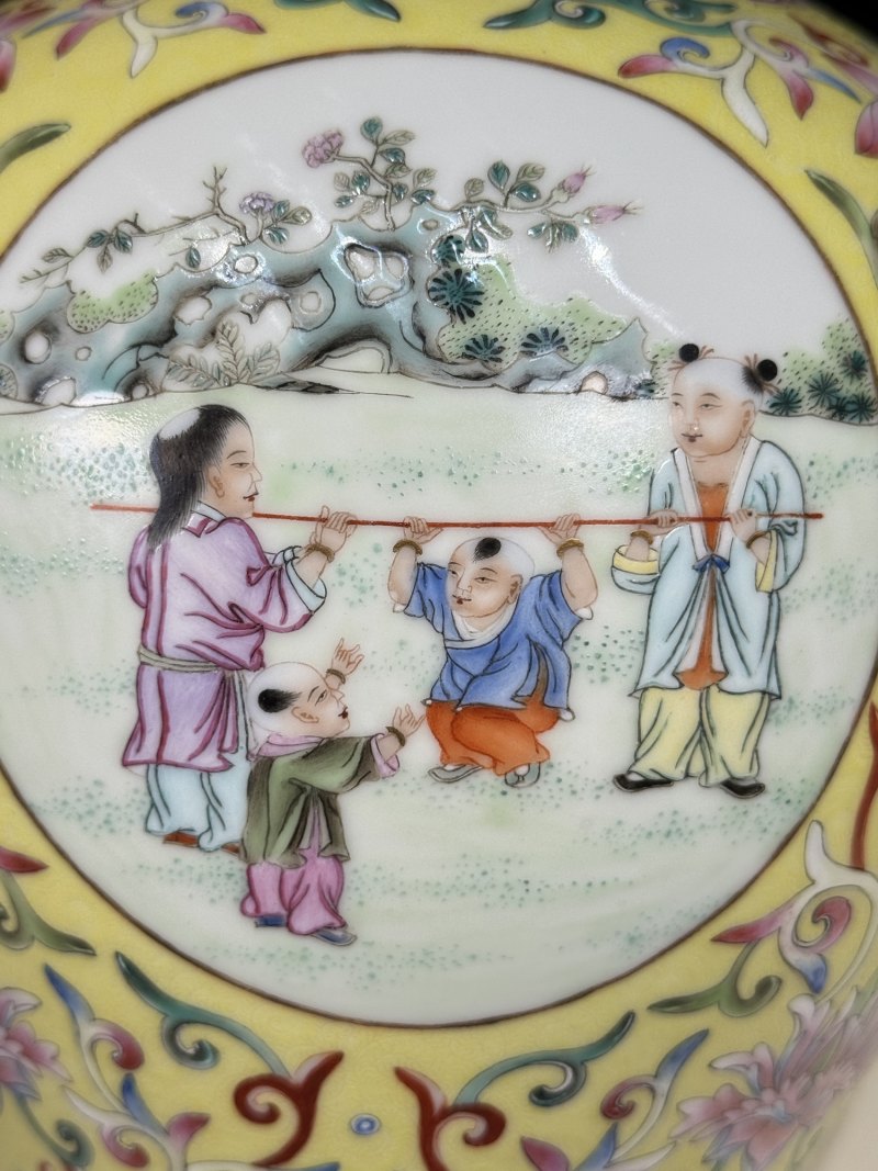 民国 黄地粉彩开光婴戏图盖罐 - 图9
