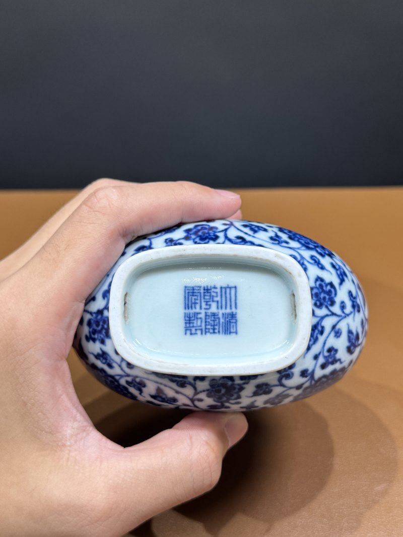 清乾隆 青花团寿纹绶带葫芦扁瓶 - 图11