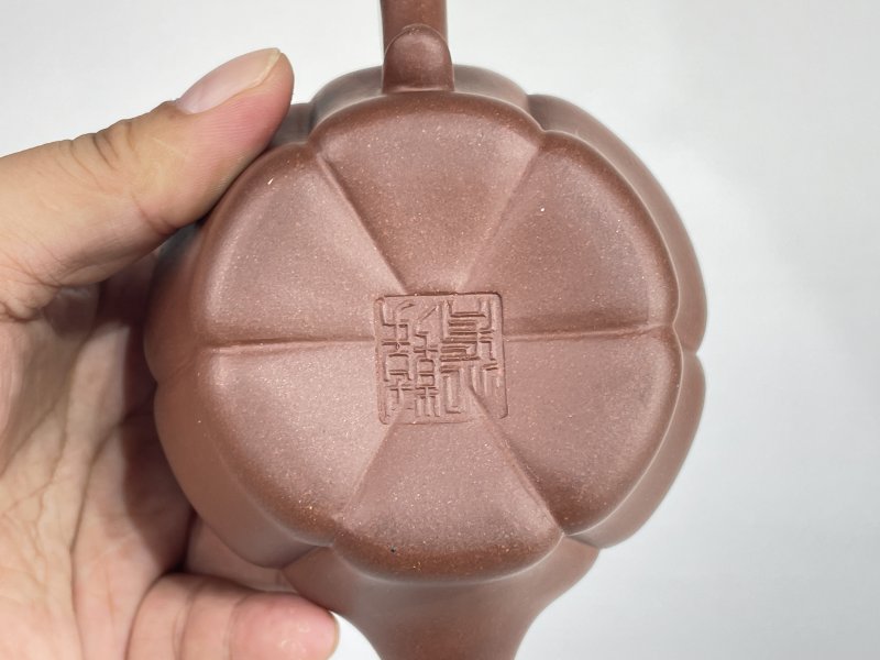 名家款紫砂壶一把 - 图4