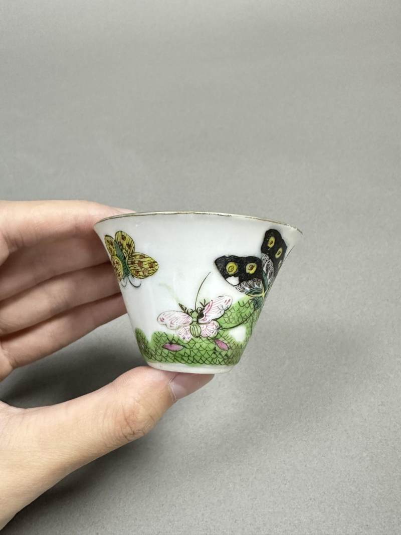    清道光 粉彩花蝶马蹄杯 - 图2