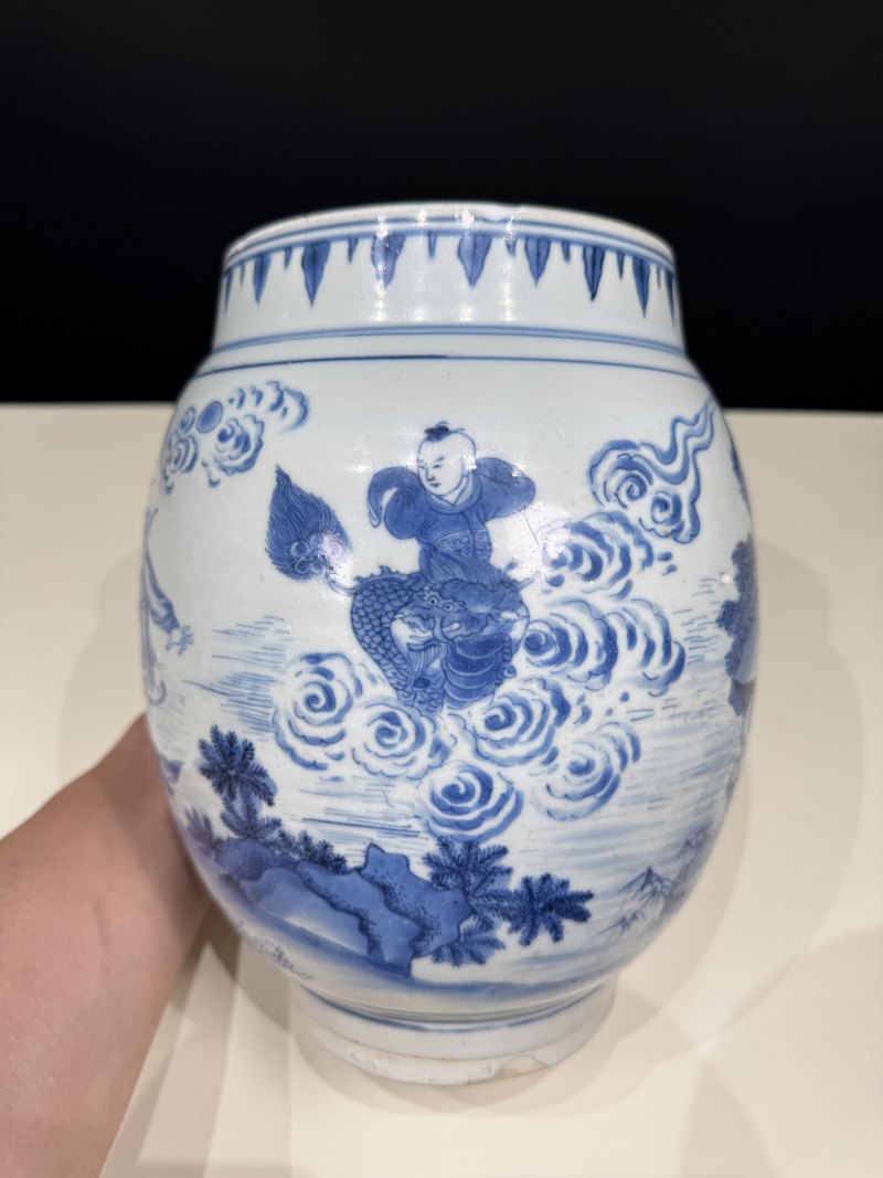 明崇祯 青花张仙送子图莲子罐 - 图6