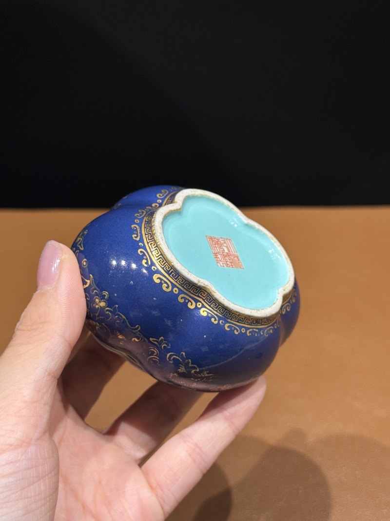 清乾隆 霁蓝描金缠枝莲海棠式水丞 - 图13