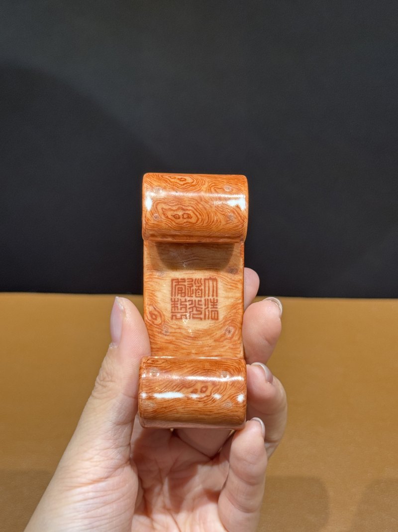 清道光 木纹釉描金开光喜上眉梢书卷式墨床 - 图9