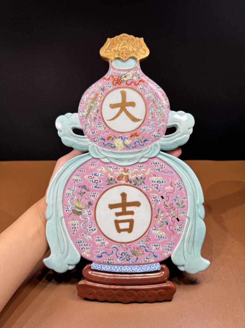 清乾隆 宫粉地粉彩暗八仙大吉挂屏 - 图2