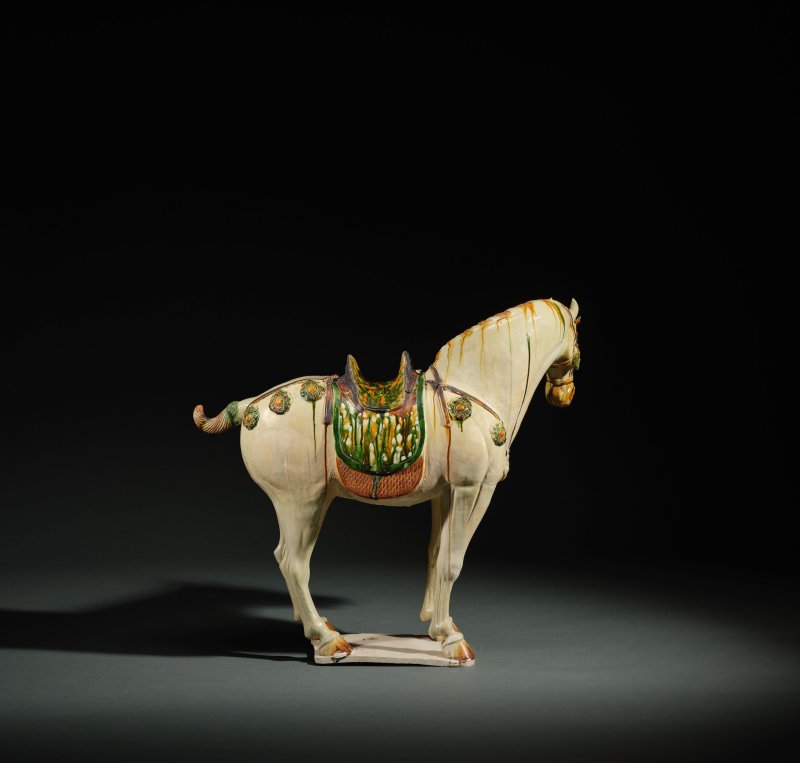 唐　三彩馬 | A MAGNIFICENT LARGE SANCAI-GLAZED CAPARISONED HORSE - 图6