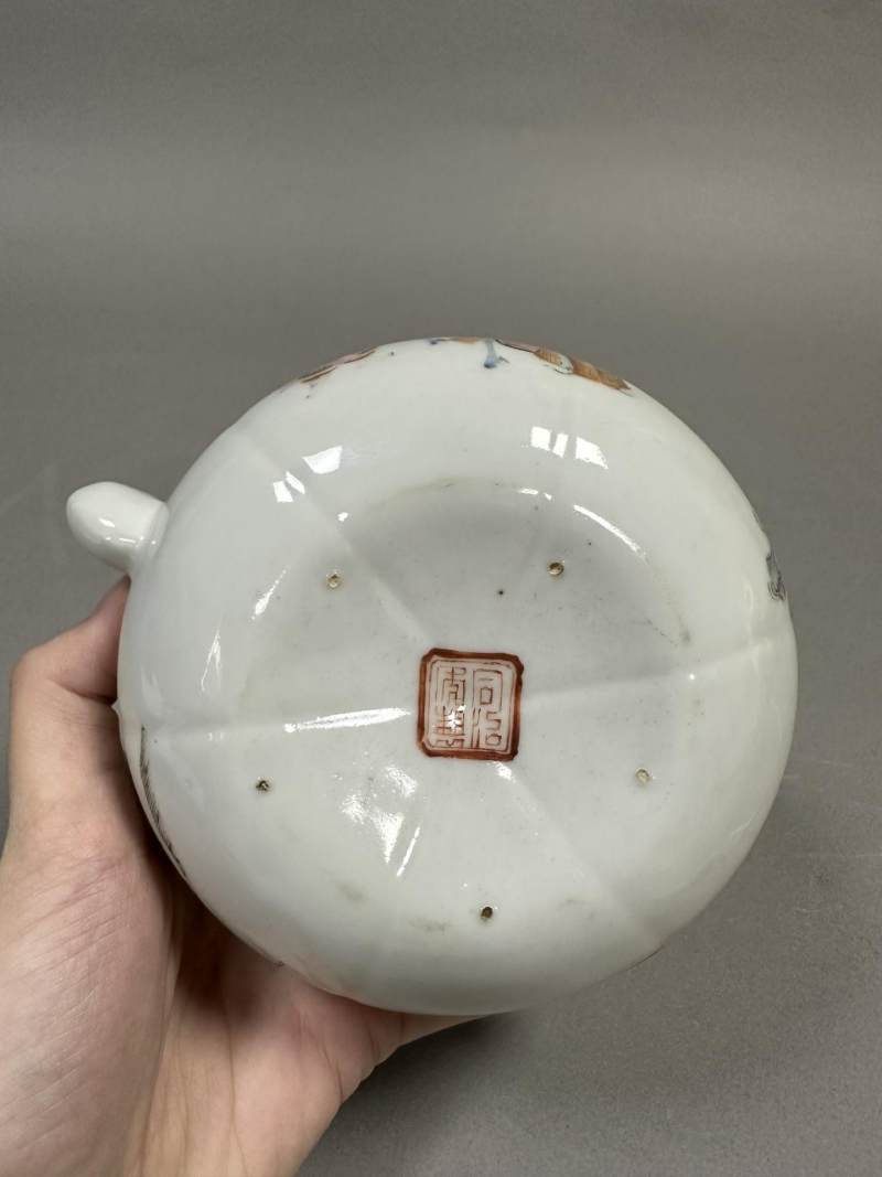    清同治 粉彩苗广义相面图南瓜壶 - 图9