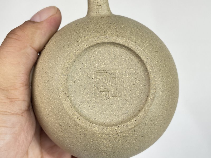 名家款紫砂壶一把 - 图4