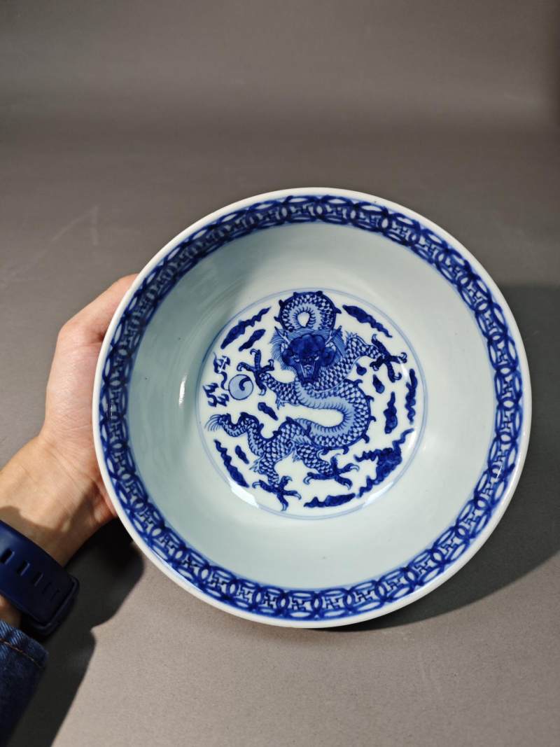    清雍正 青花八蛮献宝图碗 - 图7