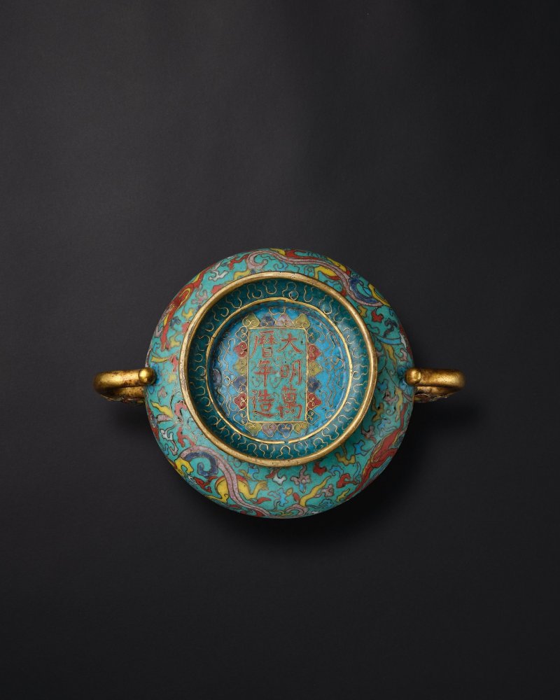 明萬曆　掐絲琺瑯穿芝螭紋龍耳香爐 | A VERY RARE IMPERIAL CLOISONNÉ ENAMEL 'CHILONG AND LINGZHI' INCENSE BURNER AND A COVER, GUI - 图9