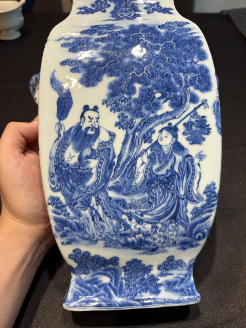 清雍正 青花八仙人物故事圖獸耳銜環壁瓶 - 图19