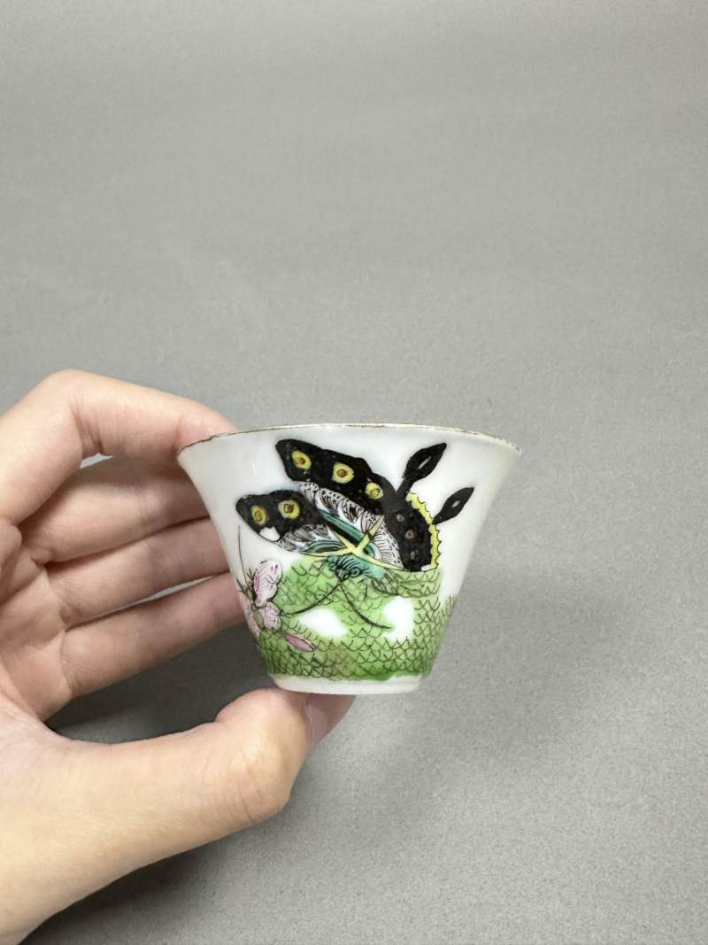    清道光 粉彩花蝶马蹄杯 - 图3