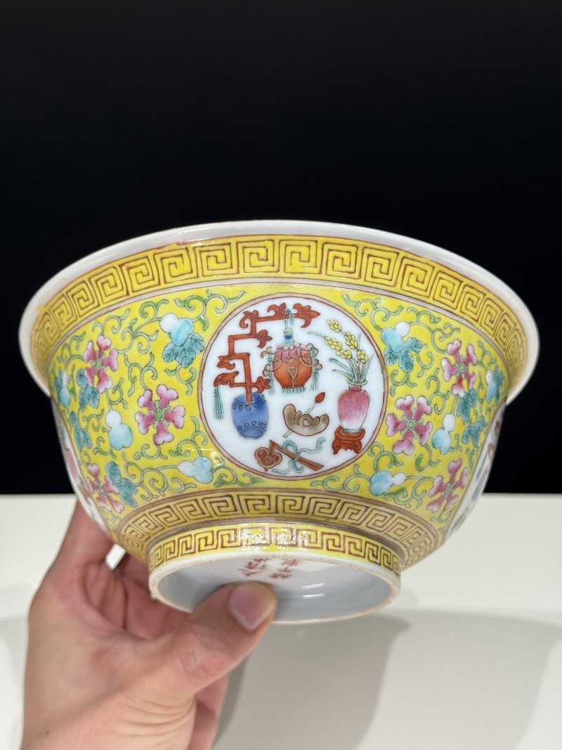 清光绪 黄地粉彩福禄万代开光博古图碗一对 - 图7