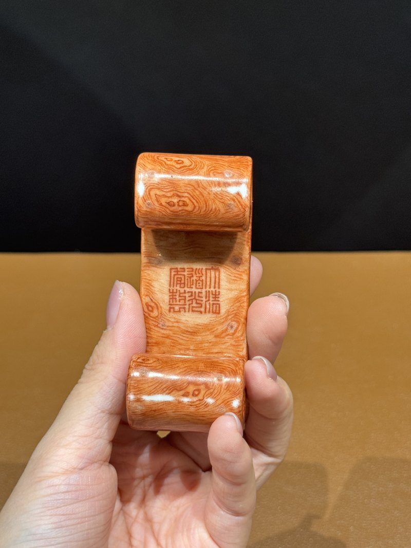 清道光 木纹釉描金开光喜上眉梢书卷式墨床 - 图10