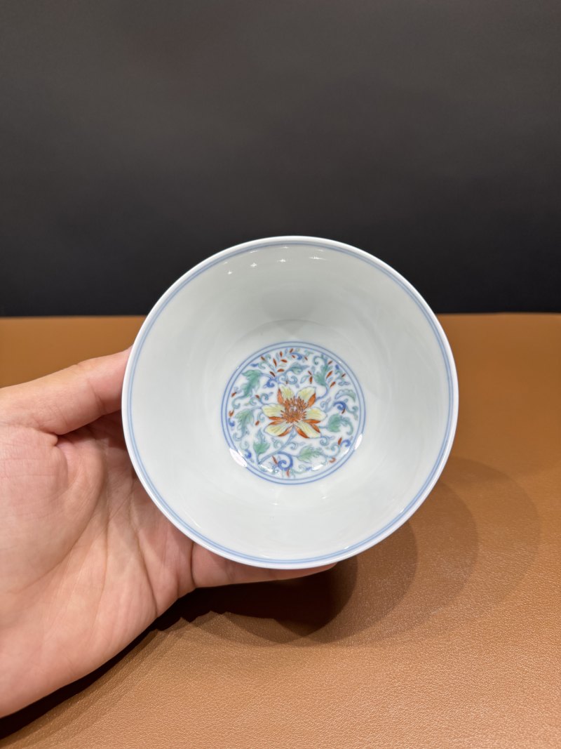 清雍正 斗彩缠枝花卉纹碗 - 图10