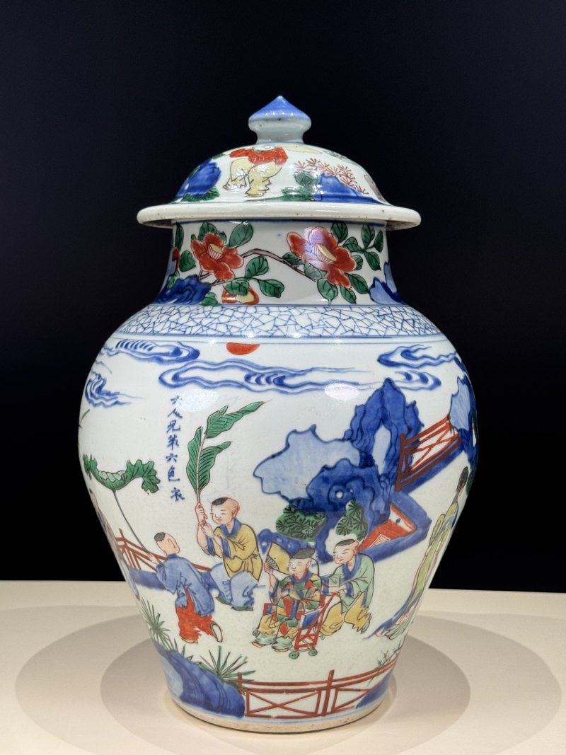 清顺治-康熙 青花五彩婴戏拟三国诸葛亮五丈原退兵图将军罐 - 图2