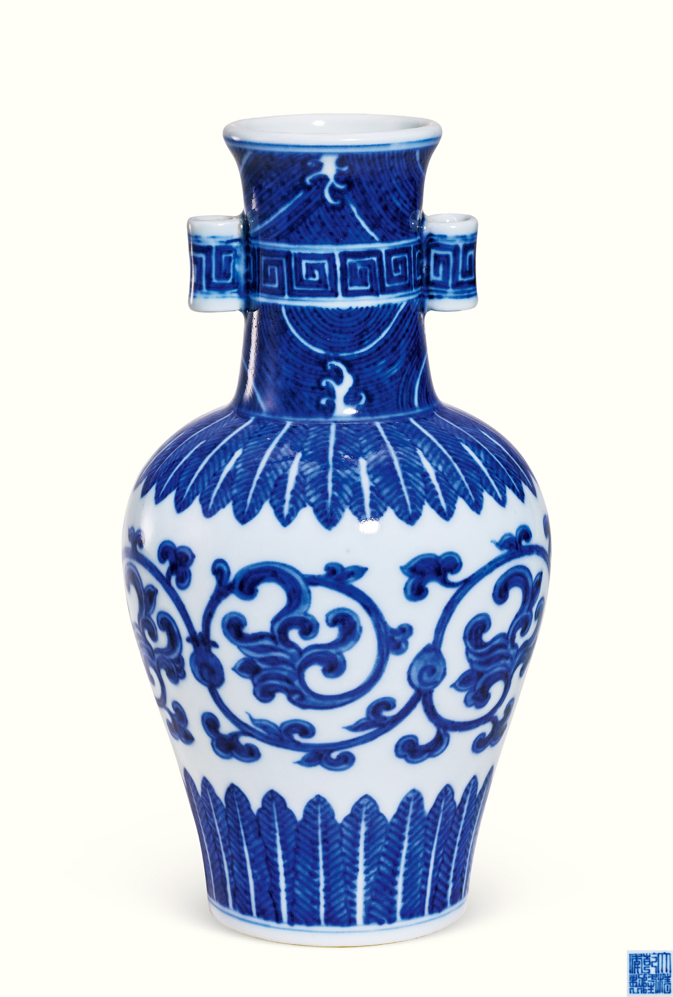 中国大清乾隆年製青花缠枝花紋双耳 尊、高约33.5cm x径22x口径13cm、 清乾隆青花缠枝花卉纹贯耳瓶-多宝古瓷宝典