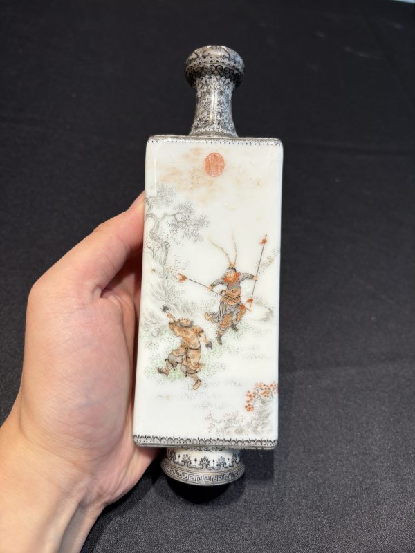 民國汪曉棠 墨彩礬紅描金《水滸傳》人物故事瓶一對 - 图20