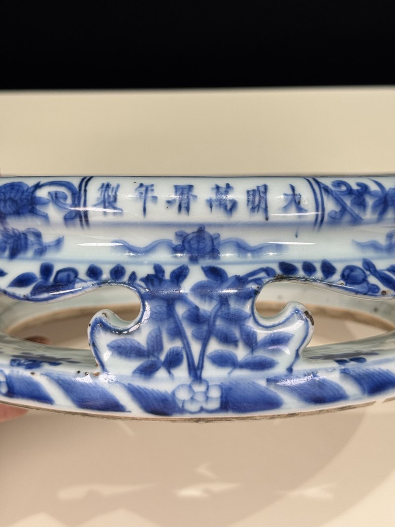 明万历 青花花卉纹器座 - 图8