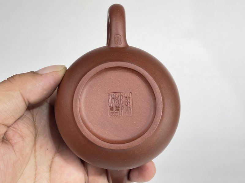 名家款紫砂壶一把 - 图4