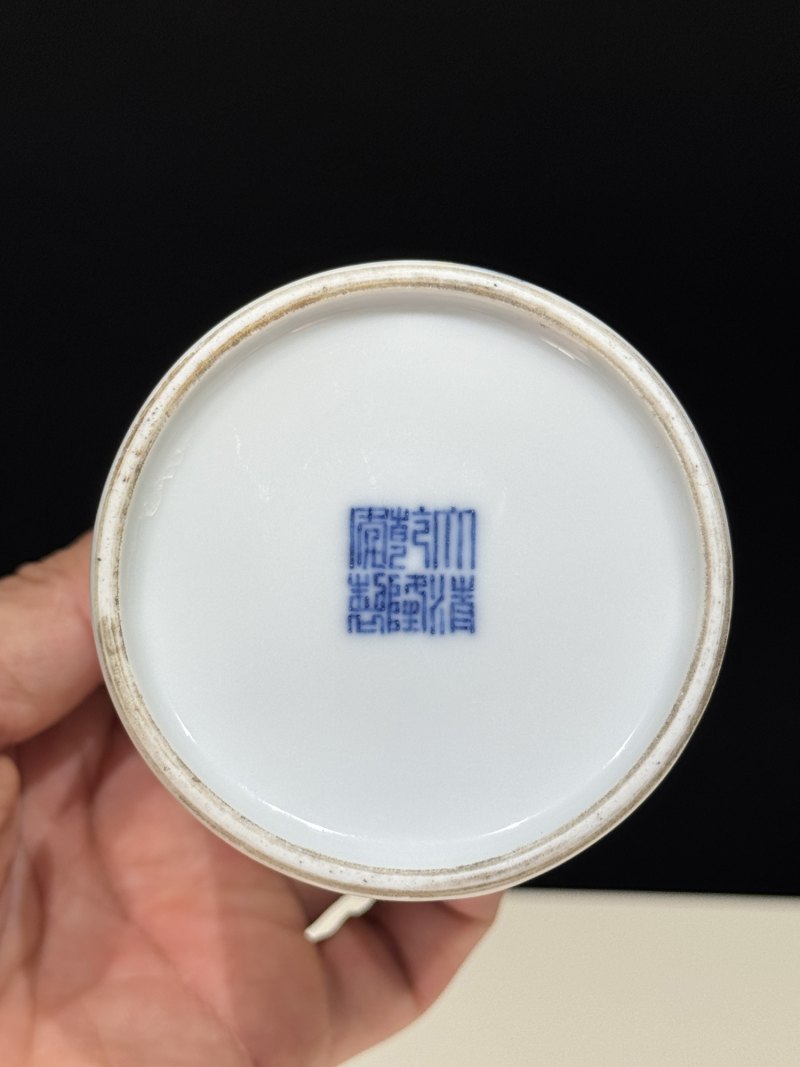 清 粉彩花卉纹笔筒 - 图11