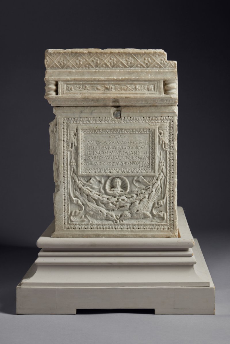 A Marble Urn and Lid ("The Stowe Sarcophagus") , Rome, circa A.D. 1770-1780 - 图3