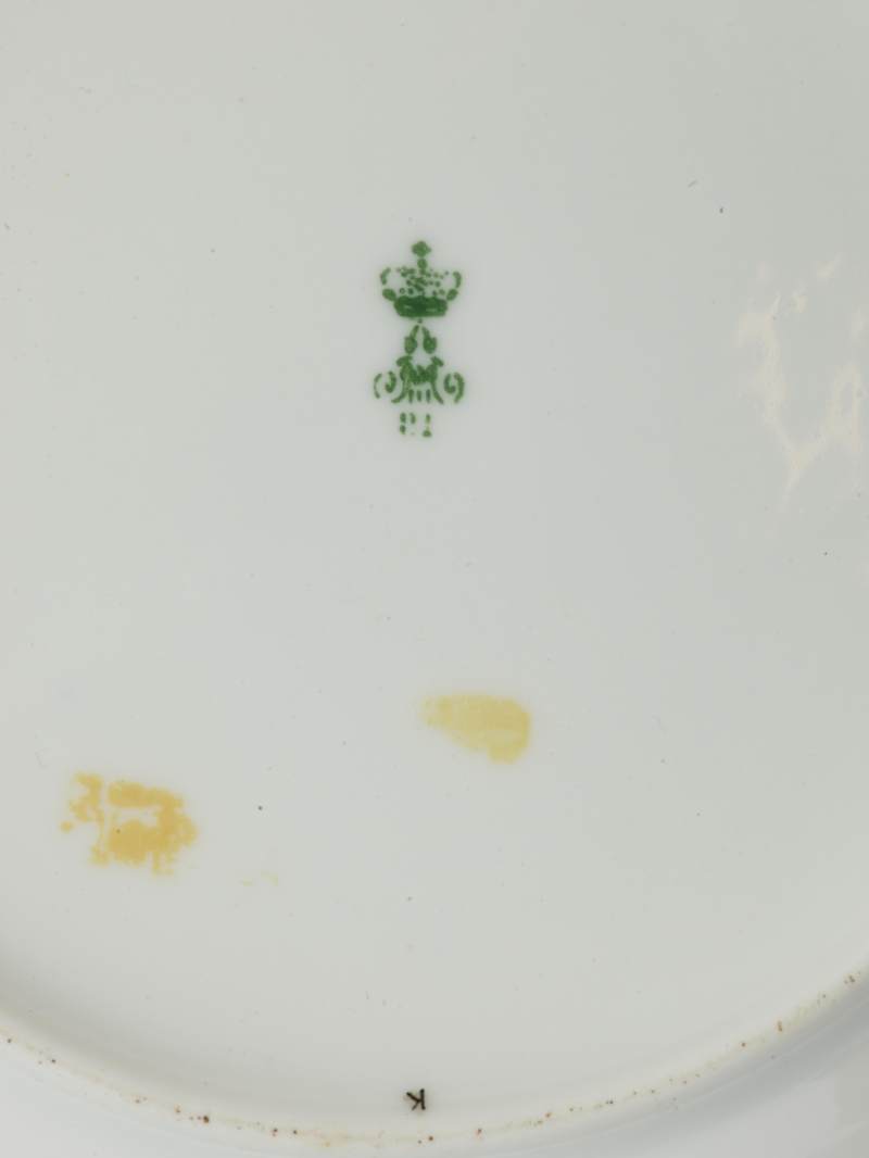 Forty-three Porcelain Dinner Plates from the Alexander III Coronation Service, Imperial Porcelain Factory, St Petersburg, period of Alexander III, 1881, and Nicholas II (1896-1913) - 图4