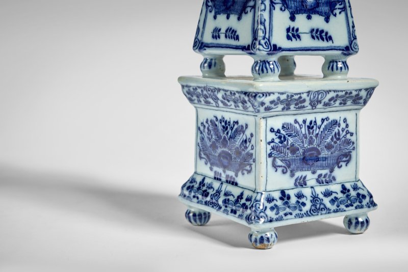 A Pair of Dutch Delft Blue and White Models of Obelisks, circa 1730 - 图5