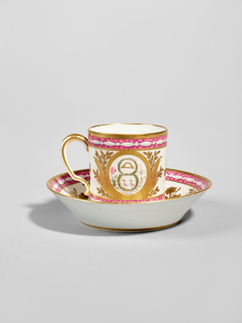A Sèvres (Hard-Paste) Porcelain Faux Marbre-Ground 'Dauphin' Cup  and Saucer (gobelet litron et soucoupe), circa 1781 - 图2