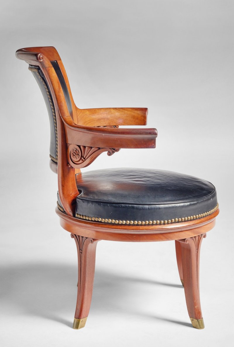 A Directoire Solid Mahogany Fauteuil de Bureau, Circa 1795 - 图3