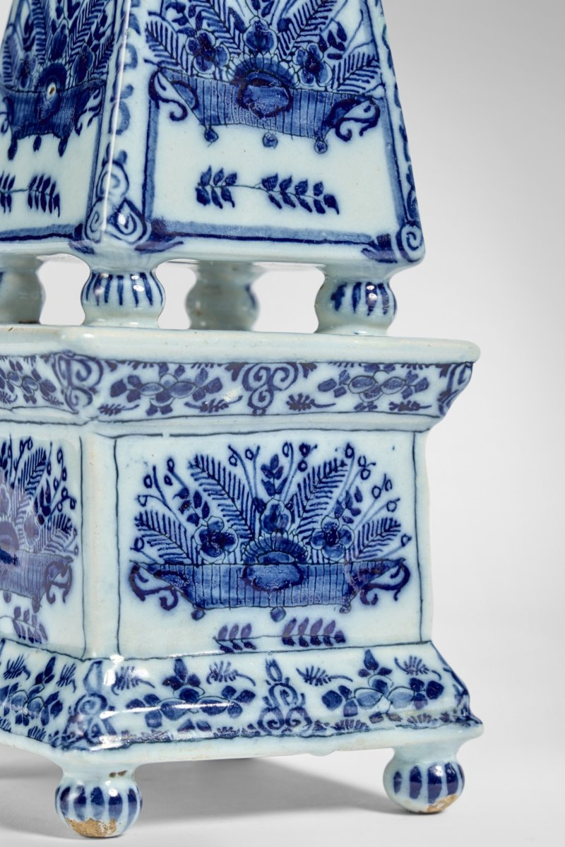 A Pair of Dutch Delft Blue and White Models of Obelisks, circa 1730 - 图2