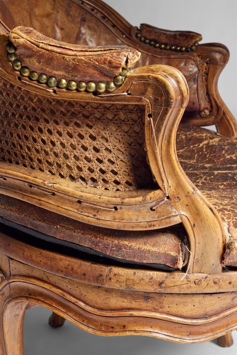 A Louis XV Walnut Fauteuil de Bureau, Probably Lyon, Mid-18th Century - 图5