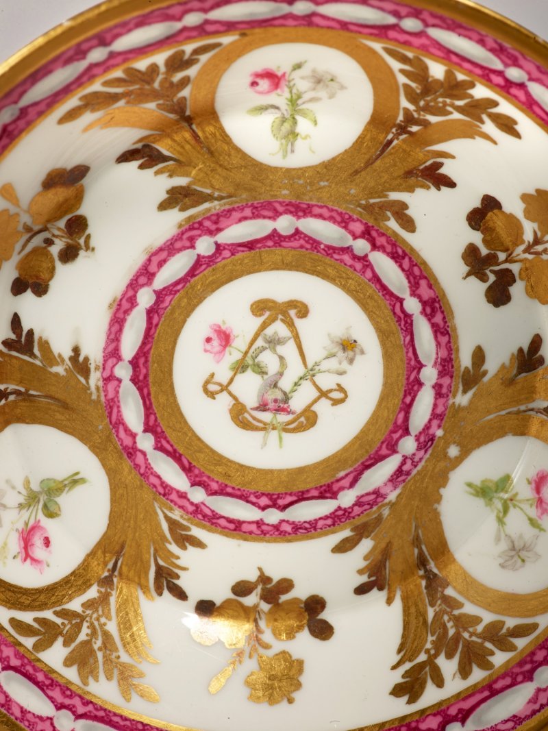 A Sèvres (Hard-Paste) Porcelain Faux Marbre-Ground 'Dauphin' Cup  and Saucer (gobelet litron et soucoupe), circa 1781 - 图3