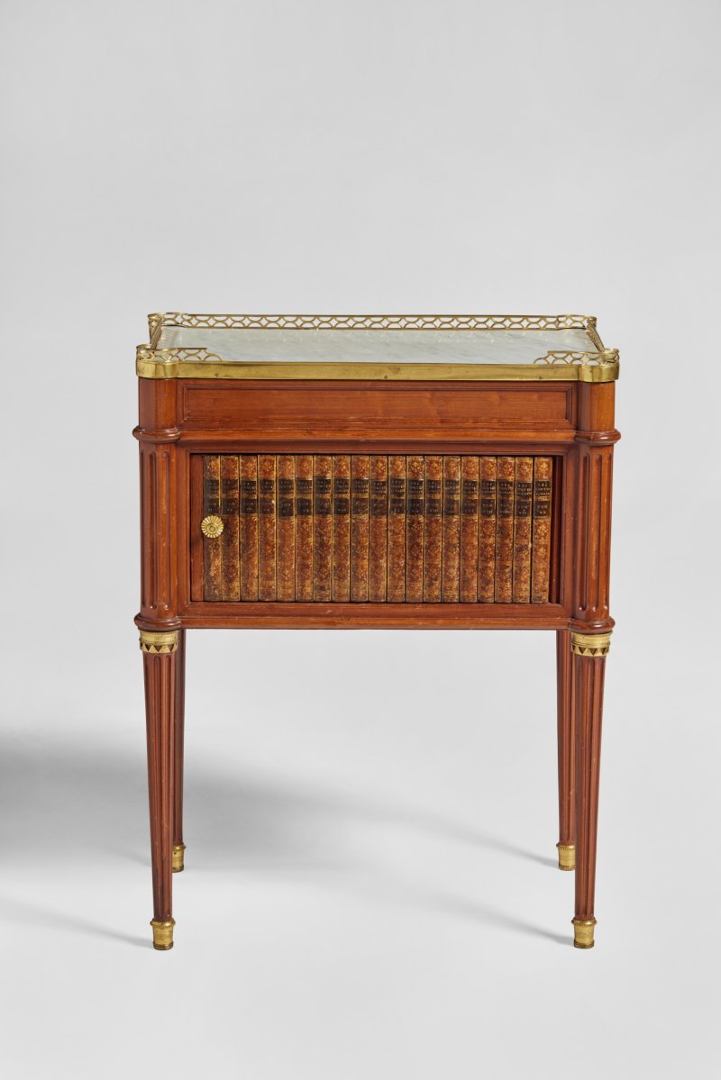 A Louis XVI Gilt Bronze Mounted Mahogany Table de Chevet by Etienne Avril, Circa 1780 - 图2