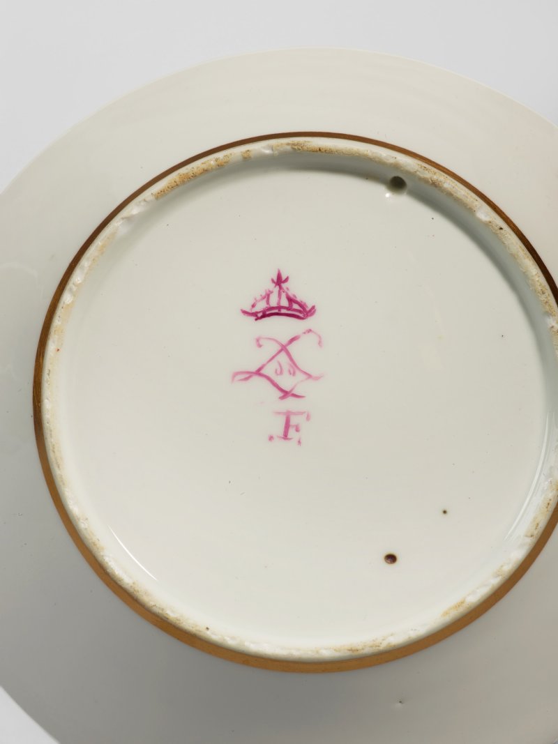 A Sèvres (Hard-Paste) Porcelain Faux Marbre-Ground 'Dauphin' Cup  and Saucer (gobelet litron et soucoupe), circa 1781 - 图4
