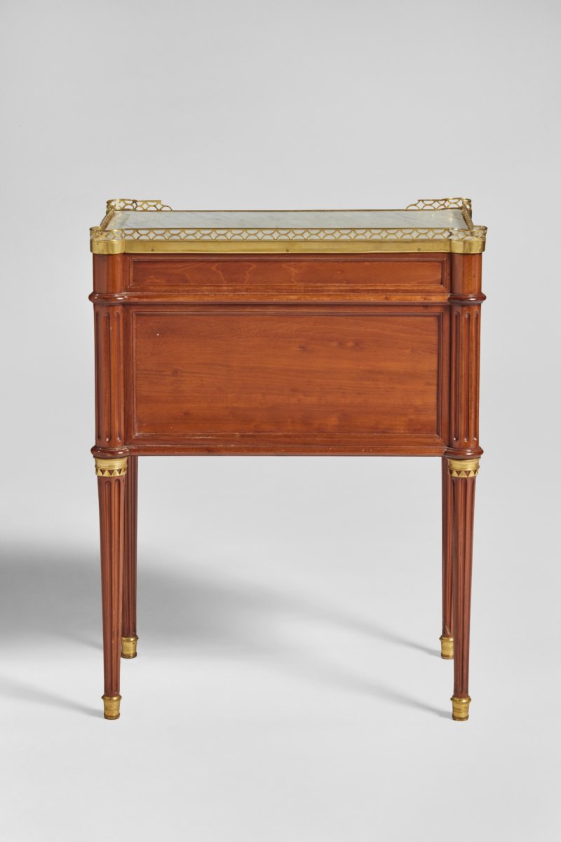 A Louis XVI Gilt Bronze Mounted Mahogany Table de Chevet by Etienne Avril, Circa 1780 - 图3