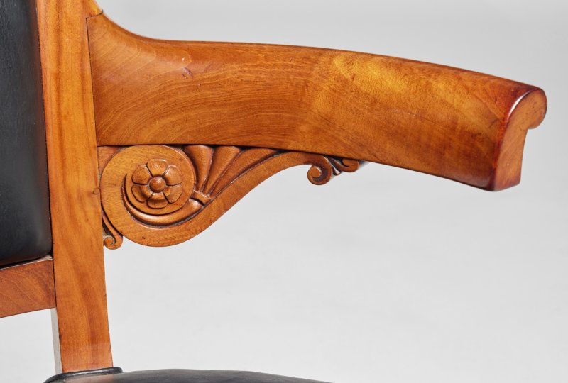 A Directoire Solid Mahogany Fauteuil de Bureau, Circa 1795 - 图5