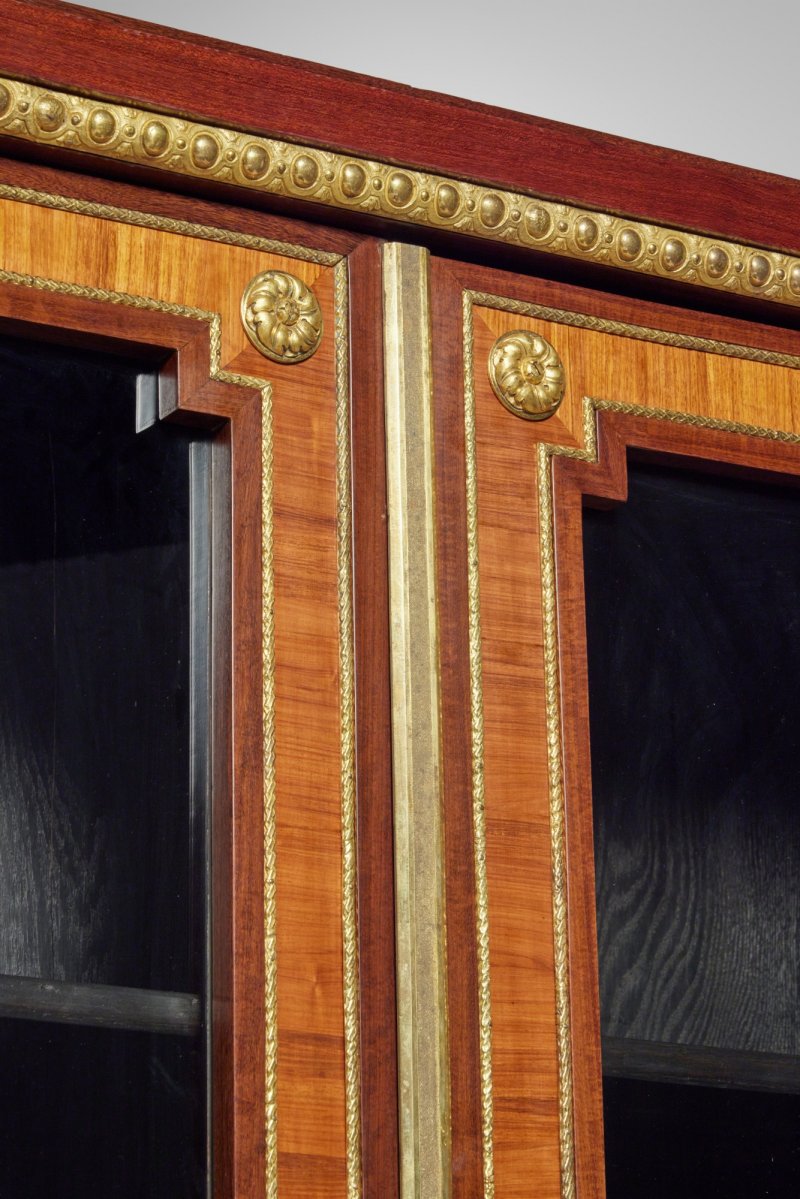 A Louis XVI Gilt-Bronze-Mounted Amaranth and Tulipwood Bibliothèque, Circa 1780 - 图4