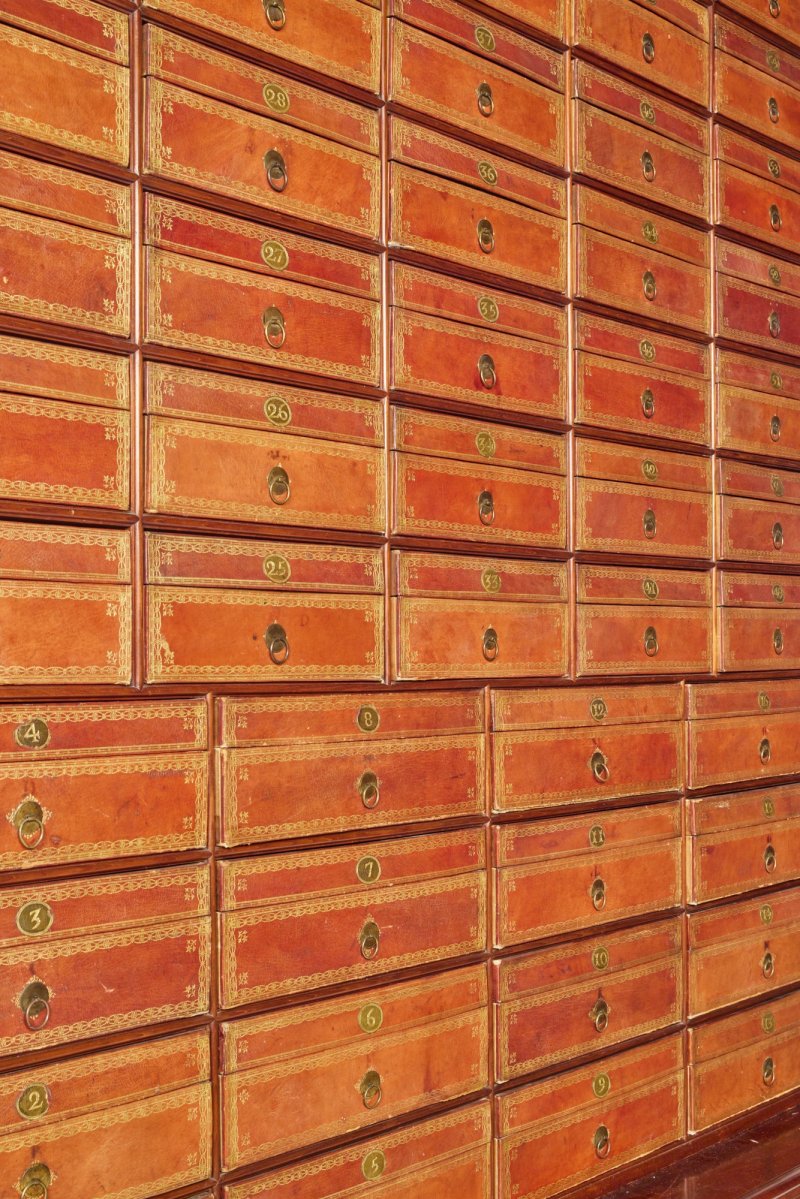 A Louis XVI Mahogany and Gilt-Tooled Leather Cartonnier, Attributed to Jean-François Leleu, Late 18th Century - 图3